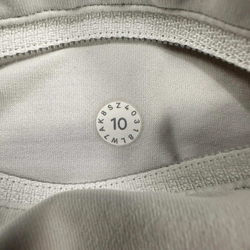 Lululemon Shorts Womens 10 White 2.5‎ Inseam Running Lined Zip Pocket Athletic